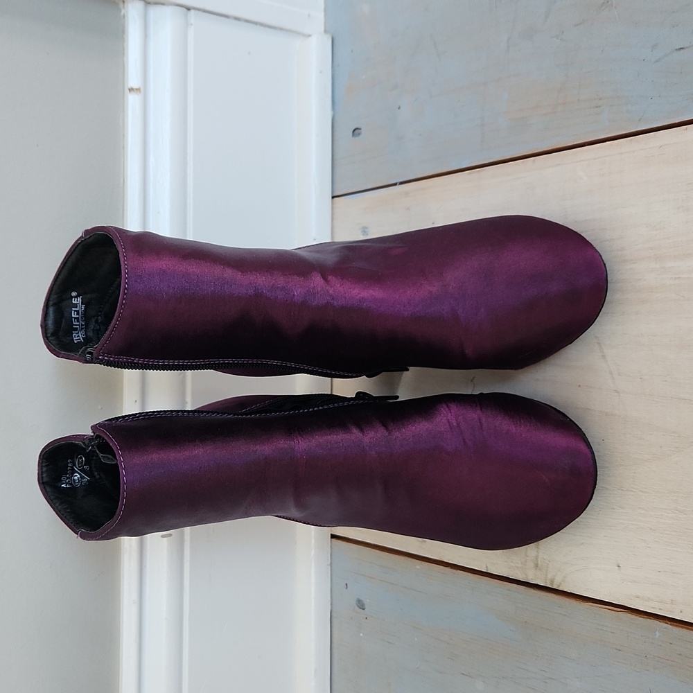 Truffle collection purple boots size 5